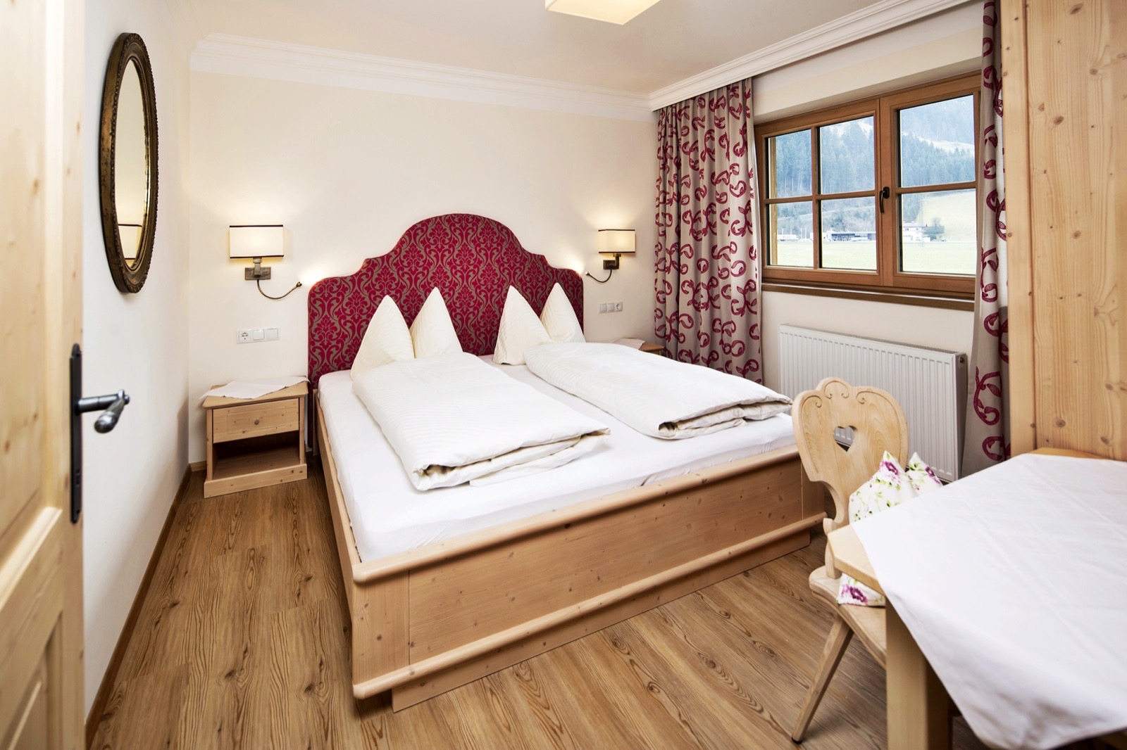Schlafzimmer der Ferienwohnung Strohstadl